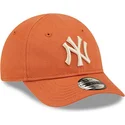 kasketter-buet-orange-justerbar-rem-til-barn-pequeno-9forty-league-essential-fra-new-york-yankees-mlb-af-new-era