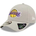 kasketter-buet-gra-justerbar-rem-9forty-repreve-fra-los-angeles-lakers-nba-af-new-era