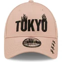 justerbar-lyserod-tokyo-9forty-graphic-kasket-med-buet-skygge-fra-new-era