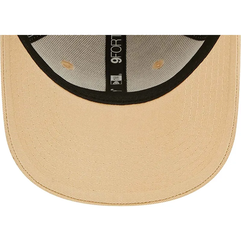 kasketter-buet-beige-justerbar-rem-til-barn-marron-9forty-league-essential-fra-new-york-yankees-mlb-af-new-era