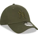 gron-buet-snapback-kasket-med-gront-logo-9forty-league-essential-fra-new-york-yankees-mlb-fra-new-era