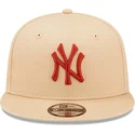 beige-flad-snapback-9fifty-league-essential-kasket-fra-new-york-yankees-mlb-fra-new-era
