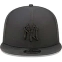 sort-snapback-kasket-med-flad-skygge-og-sort-logo-9fifty-gore-tex-fra-new-york-yankees-mlb-fra-new-era