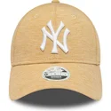 buet-beige-justerbar-kasket-til-kvinder-9forty-jersey-fra-new-york-yankees-mlb-fra-new-era