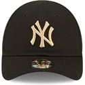 sort-justerbar-buet-kasket-til-smaborn-med-beige-logo-9forty-league-essential-new-york-yankees-mlb-fra-new-era