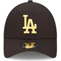 sort-justerbar-kasket-med-buet-skygge-og-gult-logo-9forty-league-essential-fra-los-angeles-dodgers-mlb-af-new-era