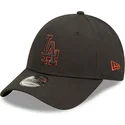 sort-justerbar-9forty-team-outline-kasket-med-buet-skygge-fra-los-angeles-dodgers-mlb-fra-new-era