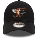 sort-justerbar-9forty-kasket-med-buet-skygge-fra-new-era-med-looney-tunes-tazmanian-devil-motiv