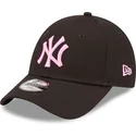 kasketter-buet-sort-justerbar-rem-til-barn-rosa-9forty-league-essential-fra-new-york-yankees-mlb-af-new-era
