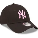 kasketter-buet-sort-justerbar-rem-til-barn-rosa-9forty-league-essential-fra-new-york-yankees-mlb-af-new-era