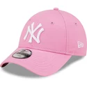 kasketter-buet-rosa-justerbar-rem-til-barn-9forty-league-essential-fra-new-york-yankees-mlb-af-new-era