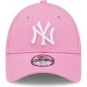 kasketter-buet-rosa-justerbar-rem-til-barn-9forty-league-essential-fra-new-york-yankees-mlb-af-new-era