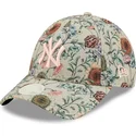 kasketter-buet-beige-justerbar-rem-9forty-all-over-print-floral-fra-new-york-yankees-mlb-af-new-era