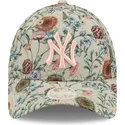 kasketter-buet-beige-justerbar-rem-9forty-all-over-print-floral-fra-new-york-yankees-mlb-af-new-era
