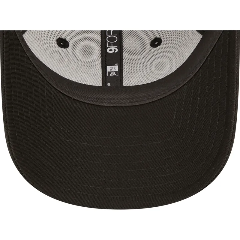 buet-sort-justerbar-kasket-til-kvinder-9forty-monogram-fra-new-york-yankees-mlb-fra-new-era