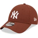kasketter-buet-brun-justerbar-rem-9forty-linen-fra-new-york-yankees-mlb-af-new-era