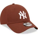 kasketter-buet-brun-justerbar-rem-9forty-linen-fra-new-york-yankees-mlb-af-new-era