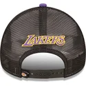 hvid-sort-og-lilla-trucker-kasket-a-frame-team-colour-fra-los-angeles-lakers-nba-fra-new-era