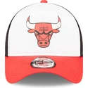 hvid-sort-og-rod-trucker-kasket-a-frame-team-colour-fra-chicago-bulls-nba-fra-new-era