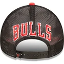 hvid-sort-og-rod-trucker-kasket-a-frame-team-colour-fra-chicago-bulls-nba-fra-new-era