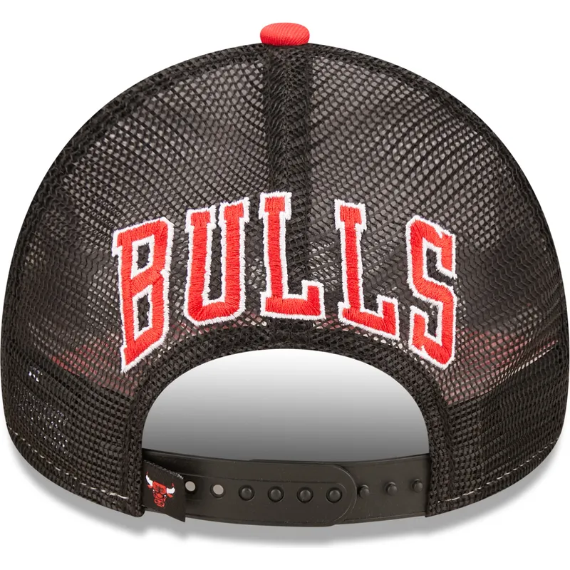 hvid-sort-og-rod-trucker-kasket-a-frame-team-colour-fra-chicago-bulls-nba-fra-new-era