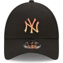sort-justerbar-curved-kasket-med-orange-logo-9forty-gradient-infill-fra-new-york-yankees-mlb-fra-new-era