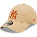brun-justerbar-buet-kasket-med-brunt-logo-9forty-jersey-essential-fra-new-york-yankees-mlb-fra-new-era