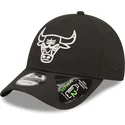 sort-justerbar-curved-kasket-9forty-repreve-monochrom-fra-chicago-bulls-nba-fra-new-era