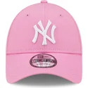 new-era-new-york-yankees-mlb-9forty-league-essential-justerbar-lyserod-cap-med-hvidt-logo