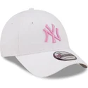 kasketter-buet-hvid-justerbar-rem-rosa-9forty-league-essential-fra-new-york-yankees-mlb-af-new-era