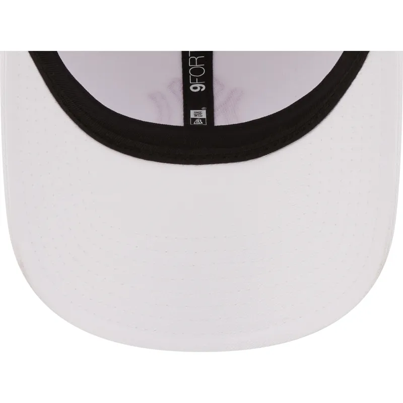 kasketter-buet-hvid-justerbar-rem-rosa-9forty-league-essential-fra-new-york-yankees-mlb-af-new-era