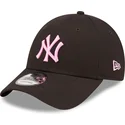 kasketter-buet-sort-justerbar-rem-rosa-9forty-league-essential-fra-new-york-yankees-mlb-af-new-era