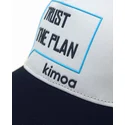 hvid-og-marinebla-justerbar-kasket-med-buet-skygge-trust-the-plan-fra-kimoa