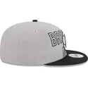 brooklyn-nets-nba-new-era-gra-og-sort-snapback-fladskygget-kasket-9fifty-draft-edition-2023