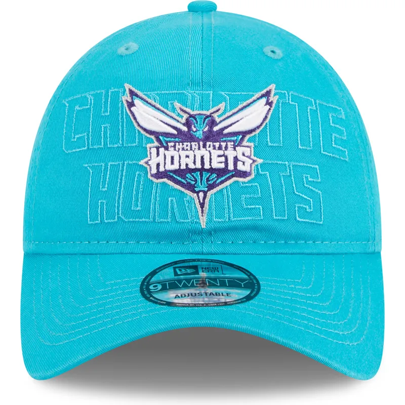bla-justerbar-kurvet-kasket-9twenty-draft-edition-2023-fra-charlotte-hornets-nba-fra-new-era