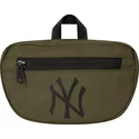 gron-baeltetaske-med-sort-new-york-yankees-mlb-logo-fra-new-era