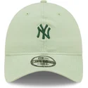 lys-gron-justerbar-buet-kasket-med-gront-logo-9twenty-mini-logo-af-new-york-yankees-mlb-fra-new-era