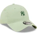 lys-gron-justerbar-buet-kasket-med-gront-logo-9twenty-mini-logo-af-new-york-yankees-mlb-fra-new-era