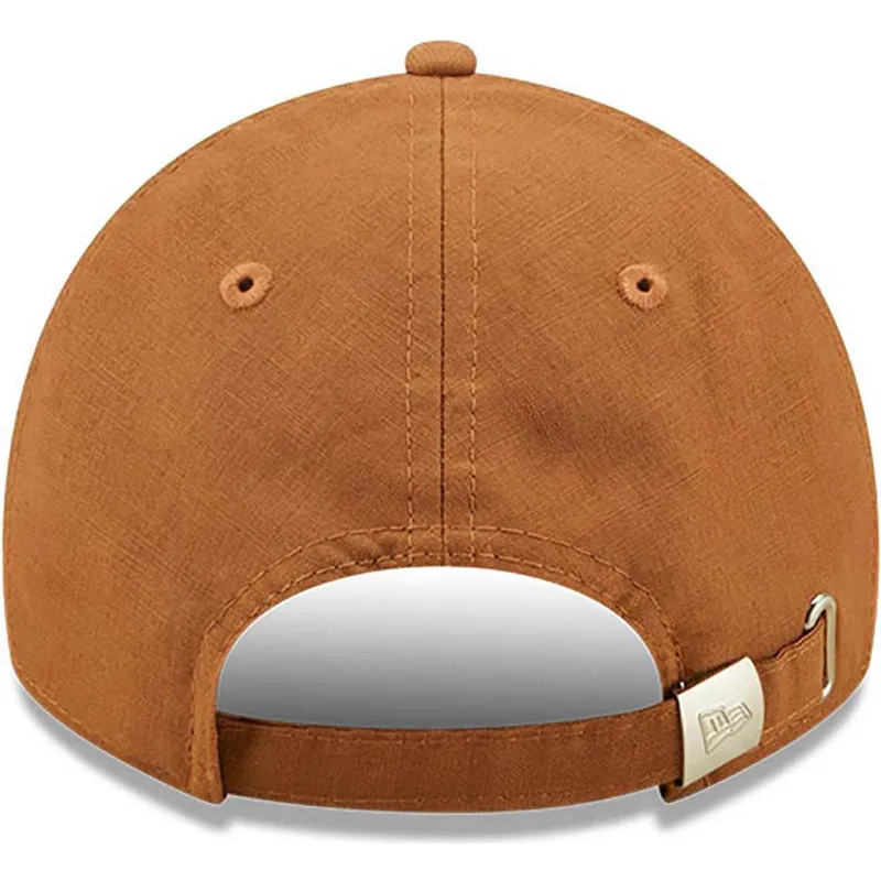 brun-justerbar-buet-kasket-9twenty-linen-fra-new-era