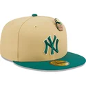 flad-beige-og-gron-fitted-kasket-59fifty-the-elements-earth-pin-fra-new-york-yankees-mlb-fra-new-era