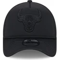 sort-trucker-kasket-med-sort-logo-9forty-a-frame-all-day-trucker-fra-chicago-bulls-nba-fra-new-era