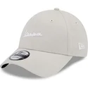 beige-justerbar-9forty-seasonal-kasket-med-buet-skygge-fra-vespa-piaggio-af-new-era