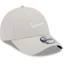 beige-justerbar-9forty-seasonal-kasket-med-buet-skygge-fra-vespa-piaggio-af-new-era