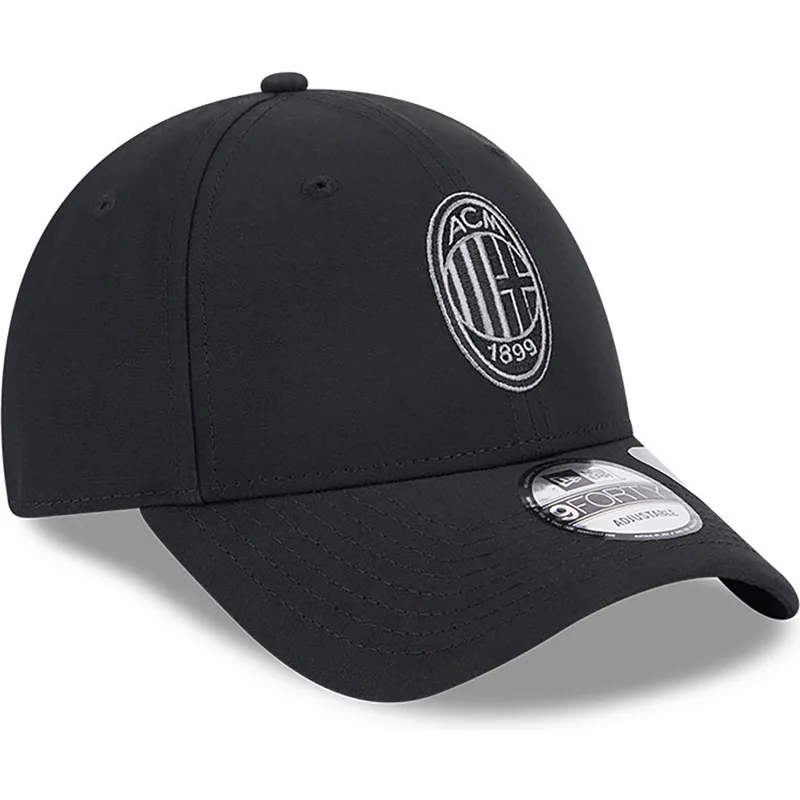 kasketter-buet-sort-justerbar-rem-9forty-repreve-fra-ac-milan-serie-a-af-new-era