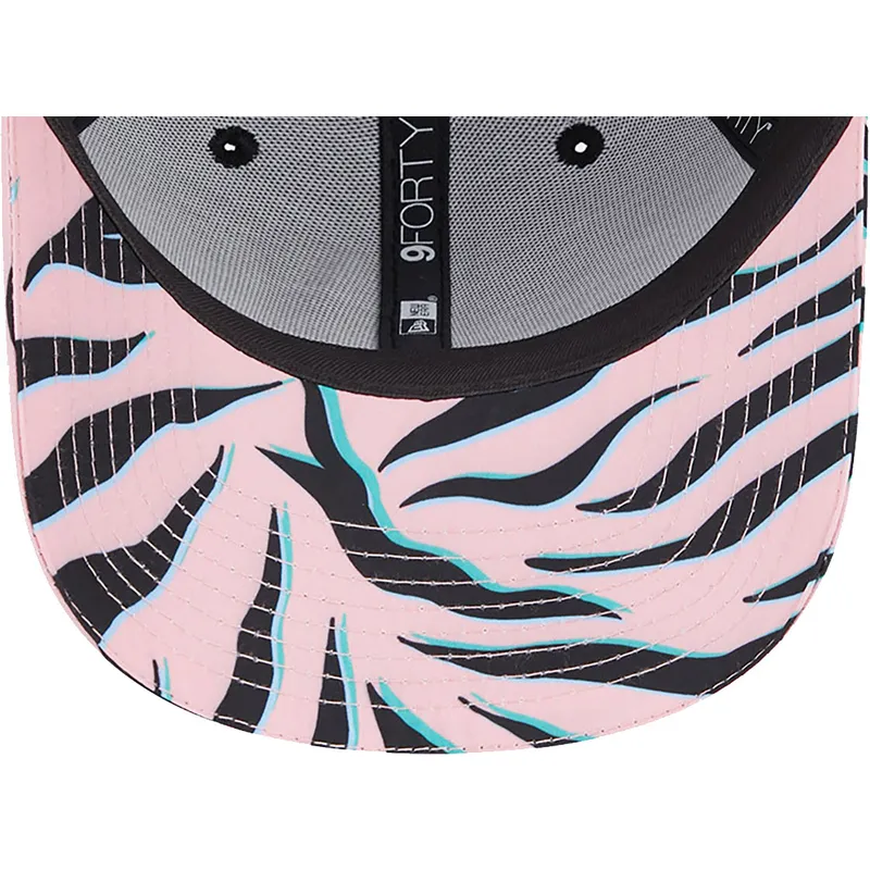 kasketter-buet-sort-snapback-9forty-all-over-print-zebra-visor-fra-manchester-united-football-club-premier-league-af-new-era