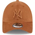 kasketter-buet-brun-justerbar-rem-9forty-cord-fra-new-york-yankees-mlb-af-new-era