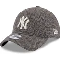 morkegra-justerbar-9twenty-tweed-pack-kasket-med-buet-skygge-fra-new-york-yankees-mlb-fra-new-era