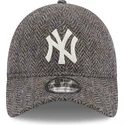morkegra-justerbar-9twenty-tweed-pack-kasket-med-buet-skygge-fra-new-york-yankees-mlb-fra-new-era