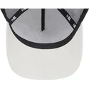 beige-a-frame-trucker-kasket-med-bugs-bunny-og-daffy-and-looney-tunes-fra-new-era