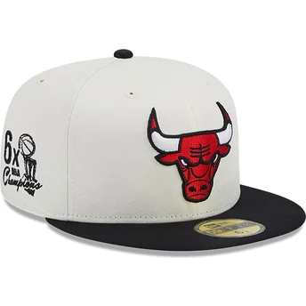 hvid-og-sort-justerbar-59fifty-chicago-bulls-nba-championships-flad-kasket-fra-new-era